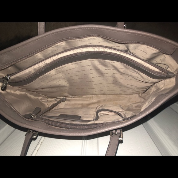 Michael Kors Tote purse - Picture 6 of 8